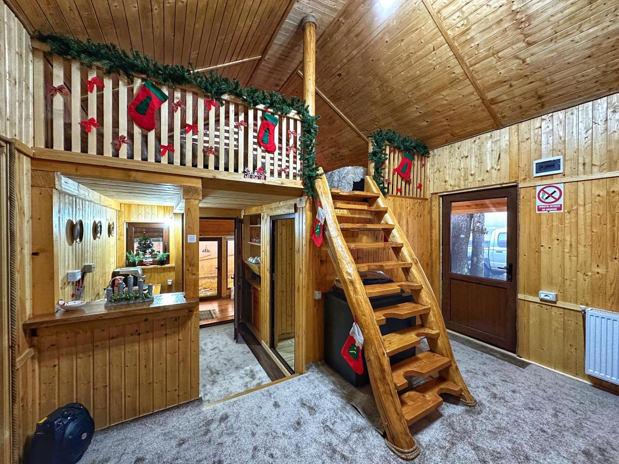 Novaci-Străini Casuta Din Stejari-Transalpinaヴィラ エクステリア 写真